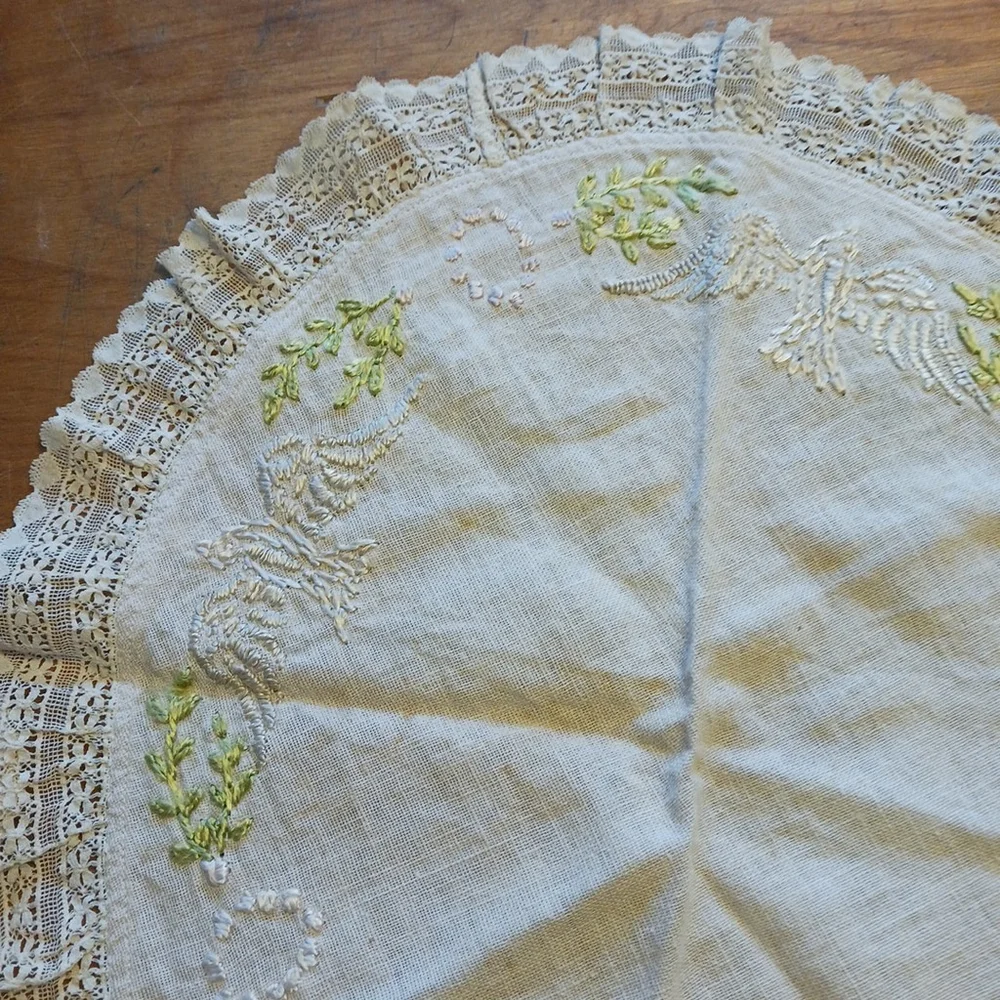 Vintage Hand Embroidered Table Runner Doves Birds Cotton Lace